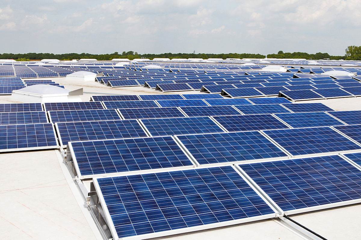 Photovoltaik_Dachanlage_Hannover_-_Schwarze_Heide_-_1_MW.jpg (1200Ã798)